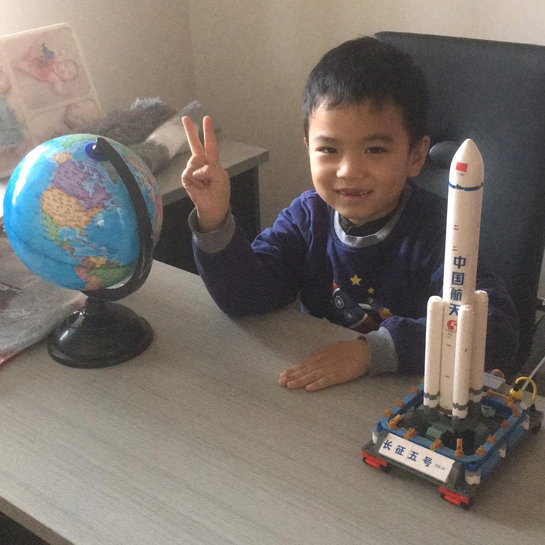 保护伞的爱丽丝。