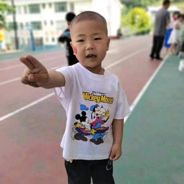 平武石坎三孩子的单亲爸爸为孩子幸福加油