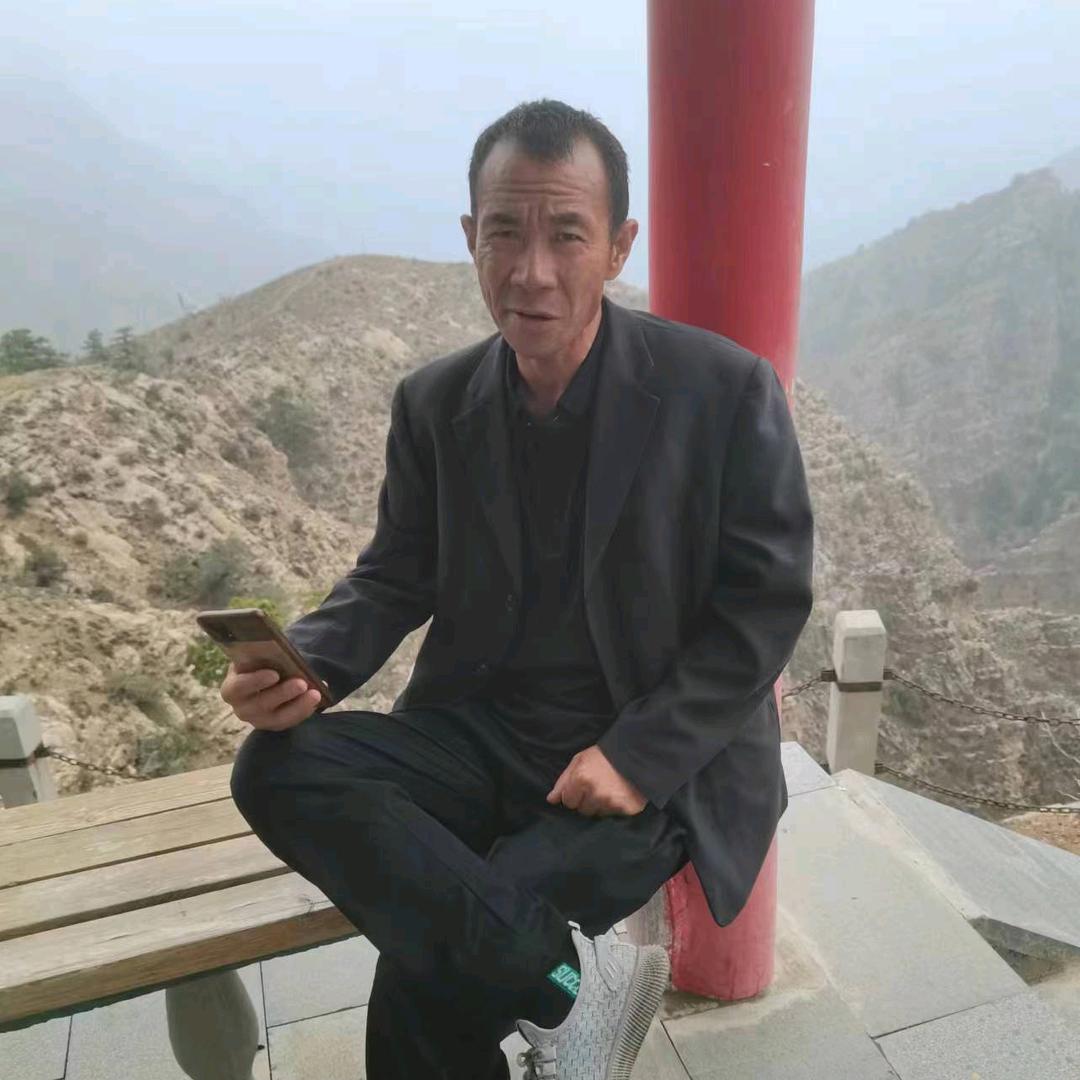 天永远是蓝色的。