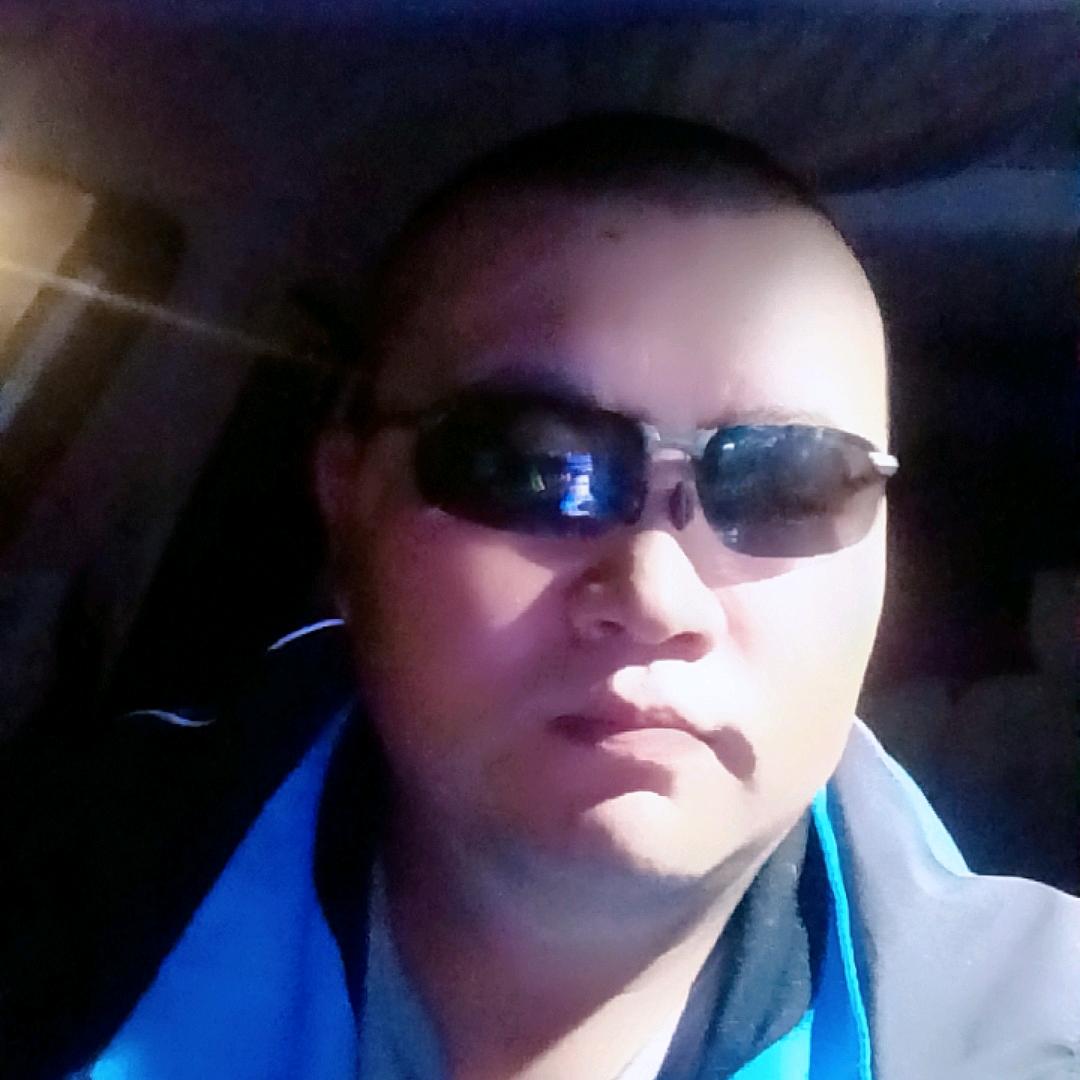 蓝天自由飞翔