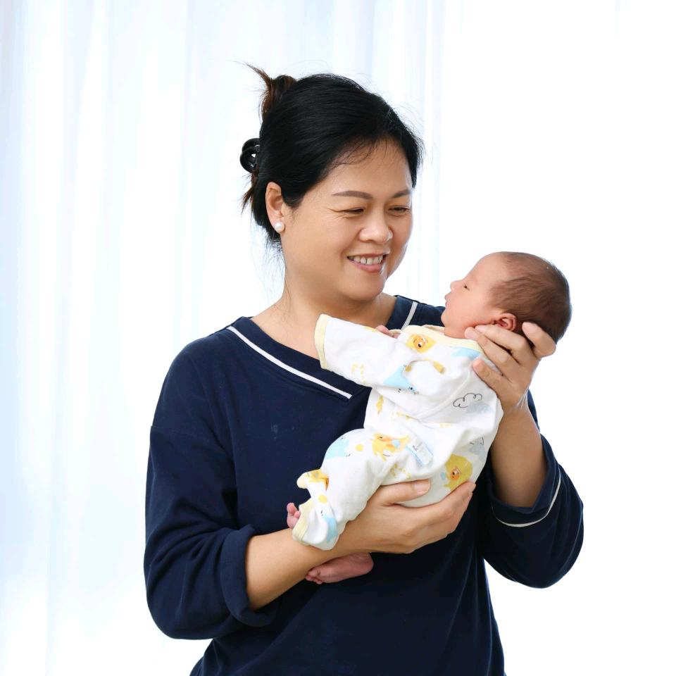 金牌母婴护理师芳芳