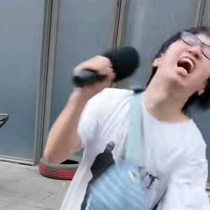 成嶋亮