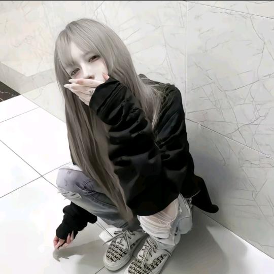 我是短腿的暴击g的唱作人.