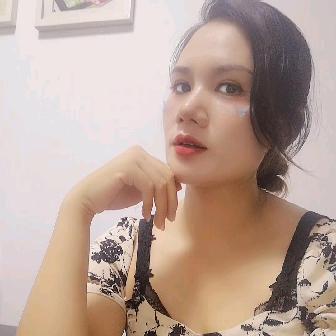 @何姐姐