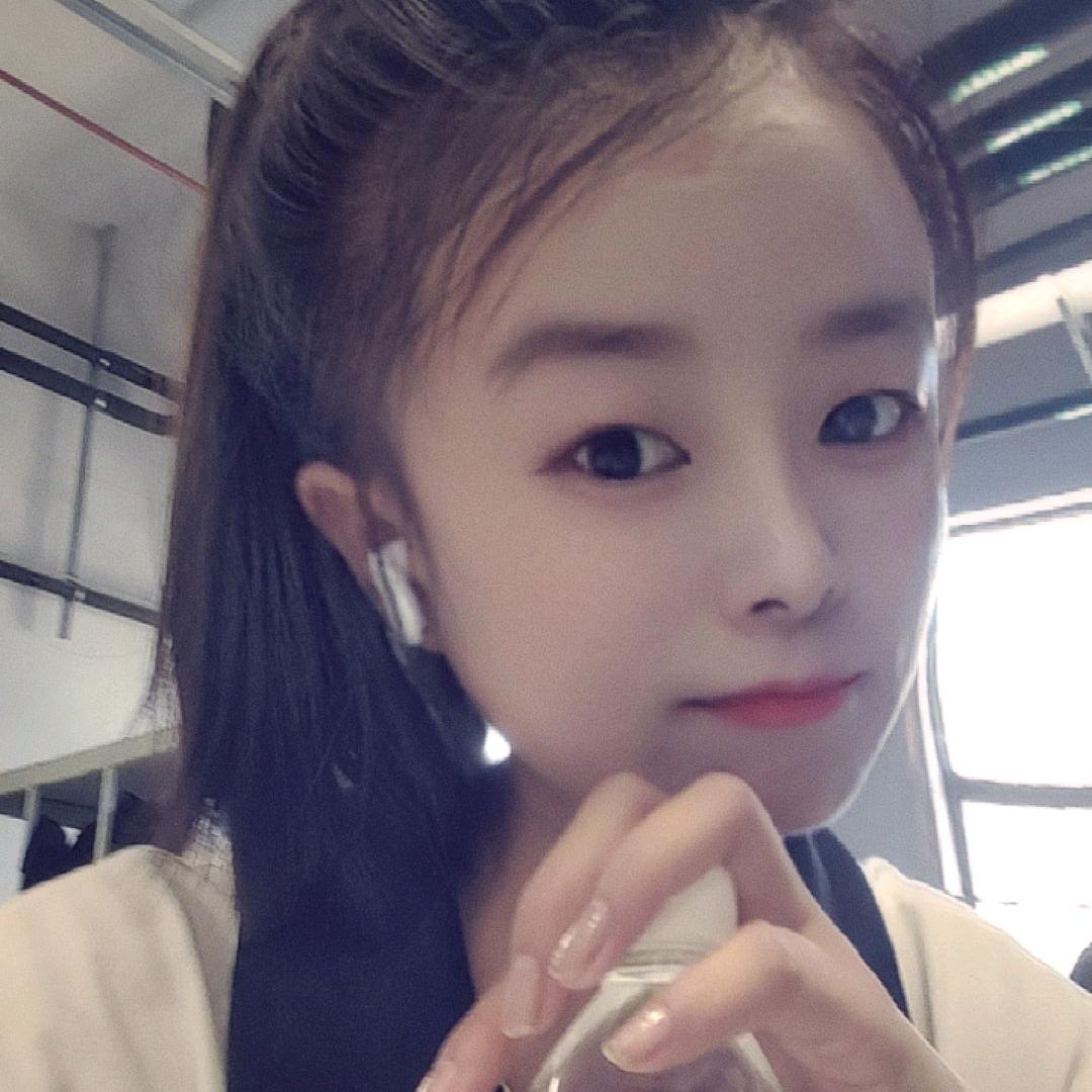 爱笑的姑凉 °