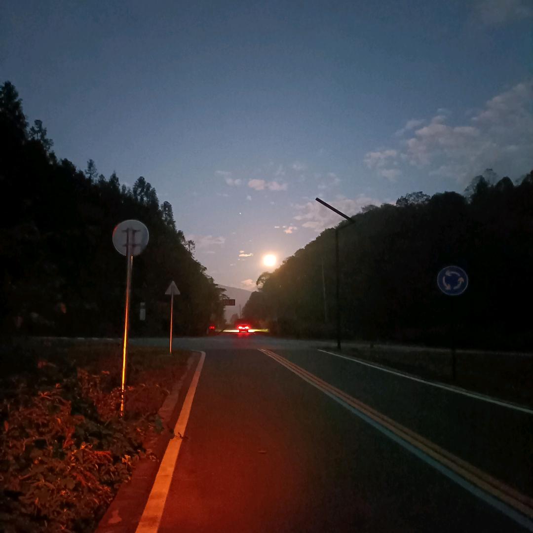 彳     余          徐