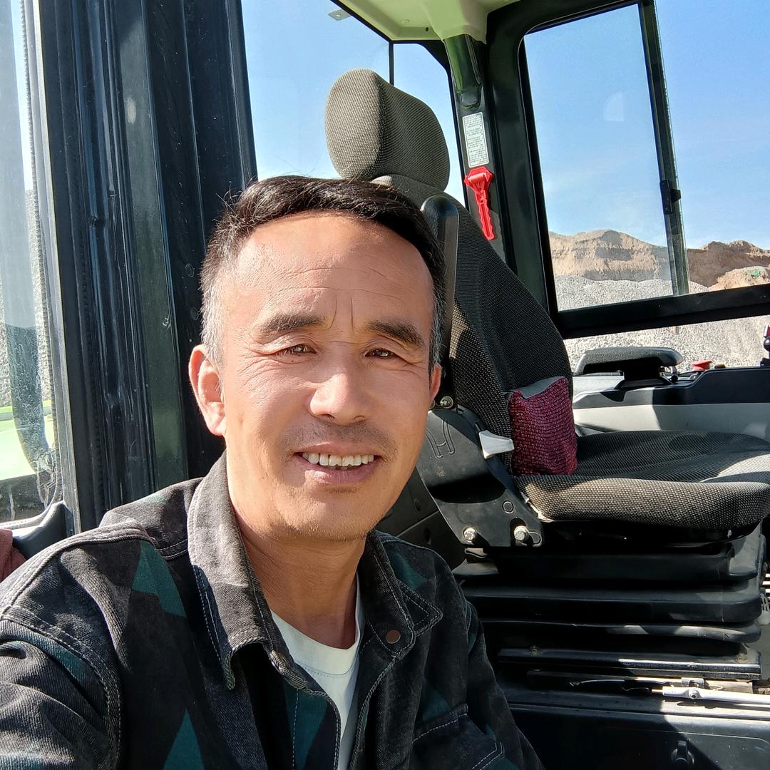 不开心挖机老苏