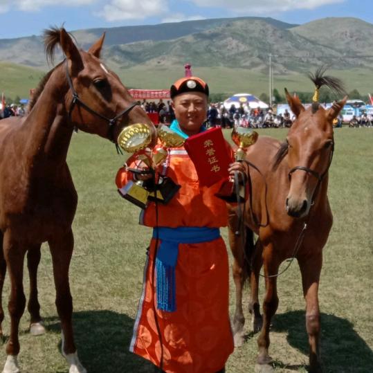 巴林 阿荣毕力格