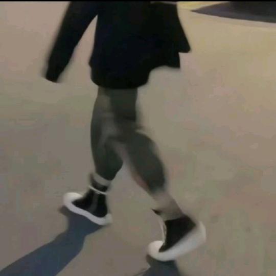 王不见王👑