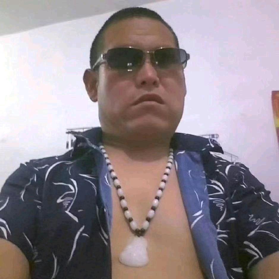 何宏伟