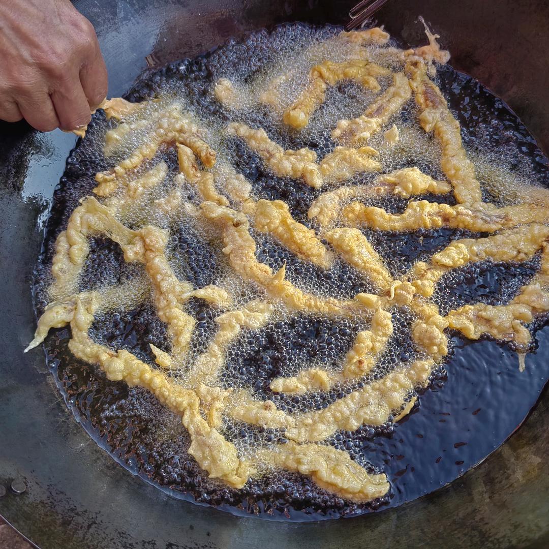 唯妮陌然（炸酥肉的小姐姐）