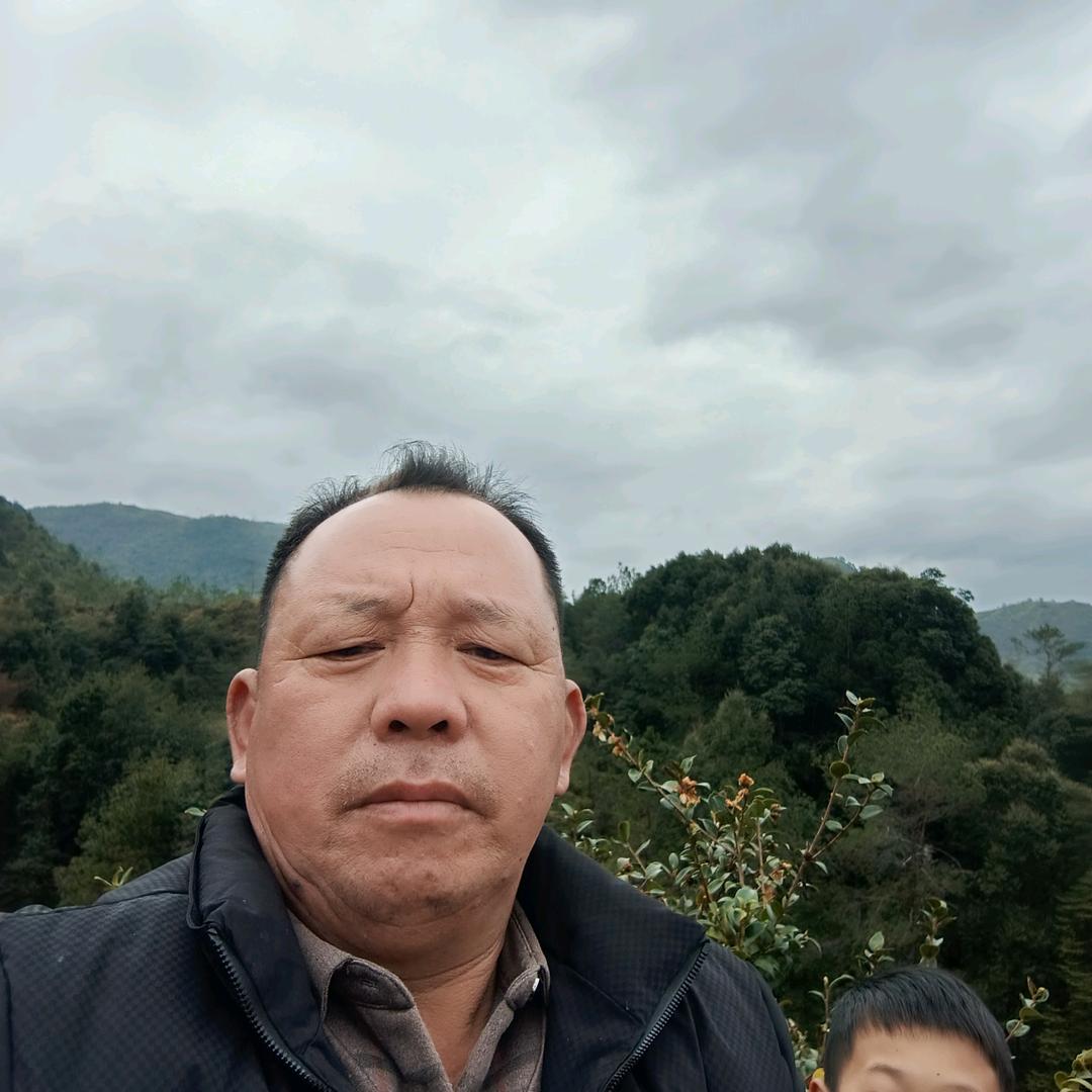 爱你的人