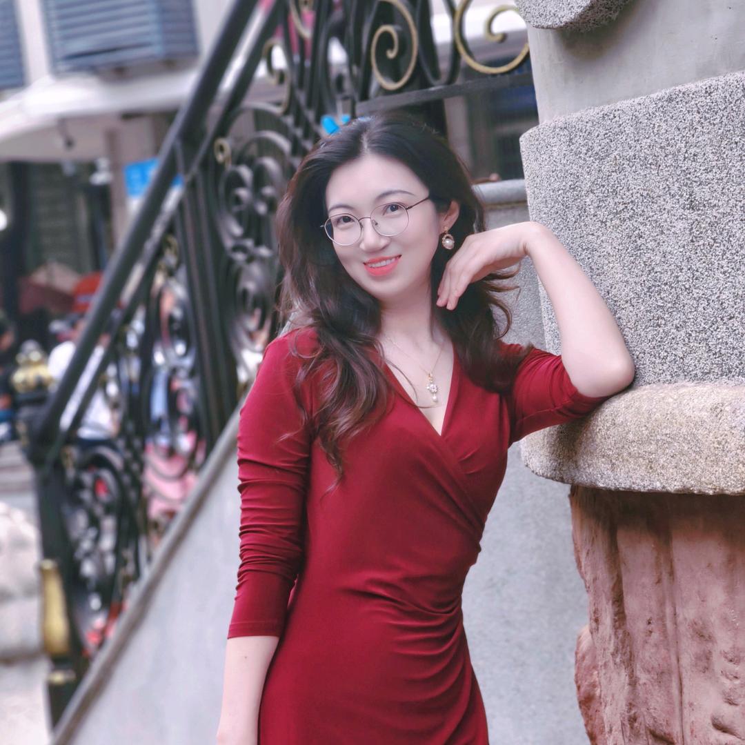 不管时光的小姐姐🥰