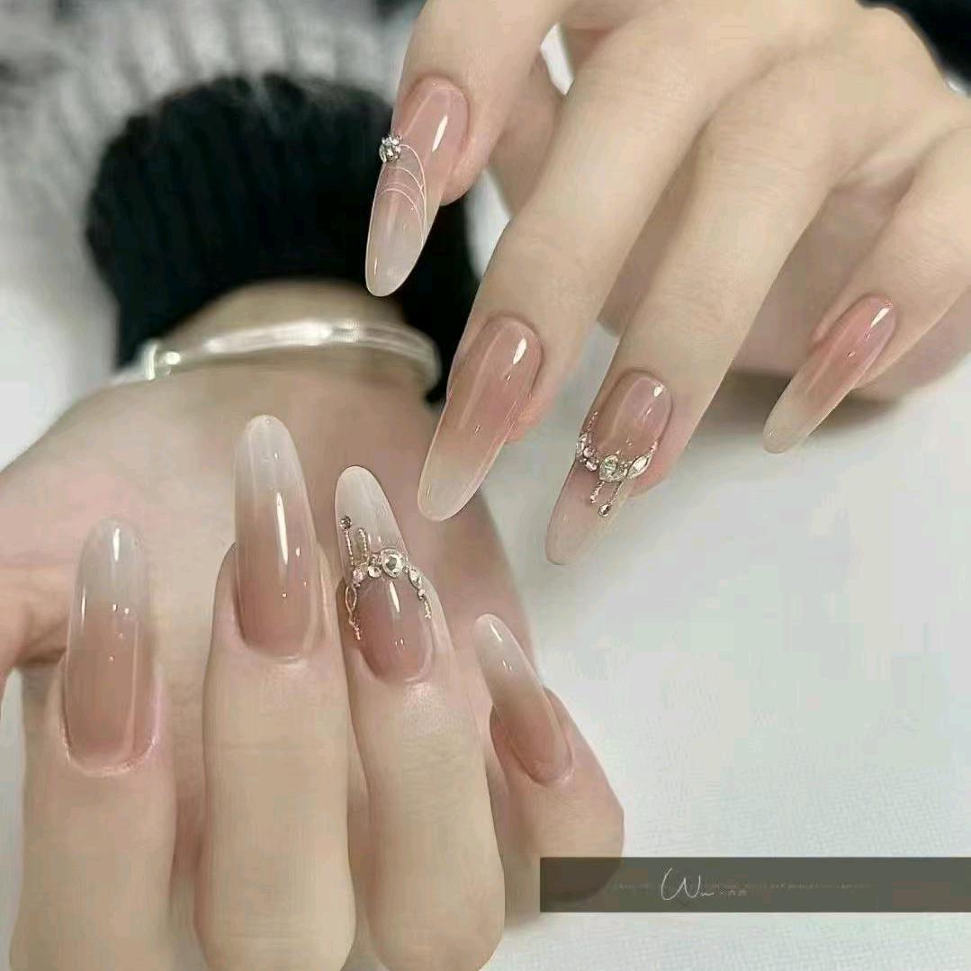 小窗美甲《星沙店美秀》