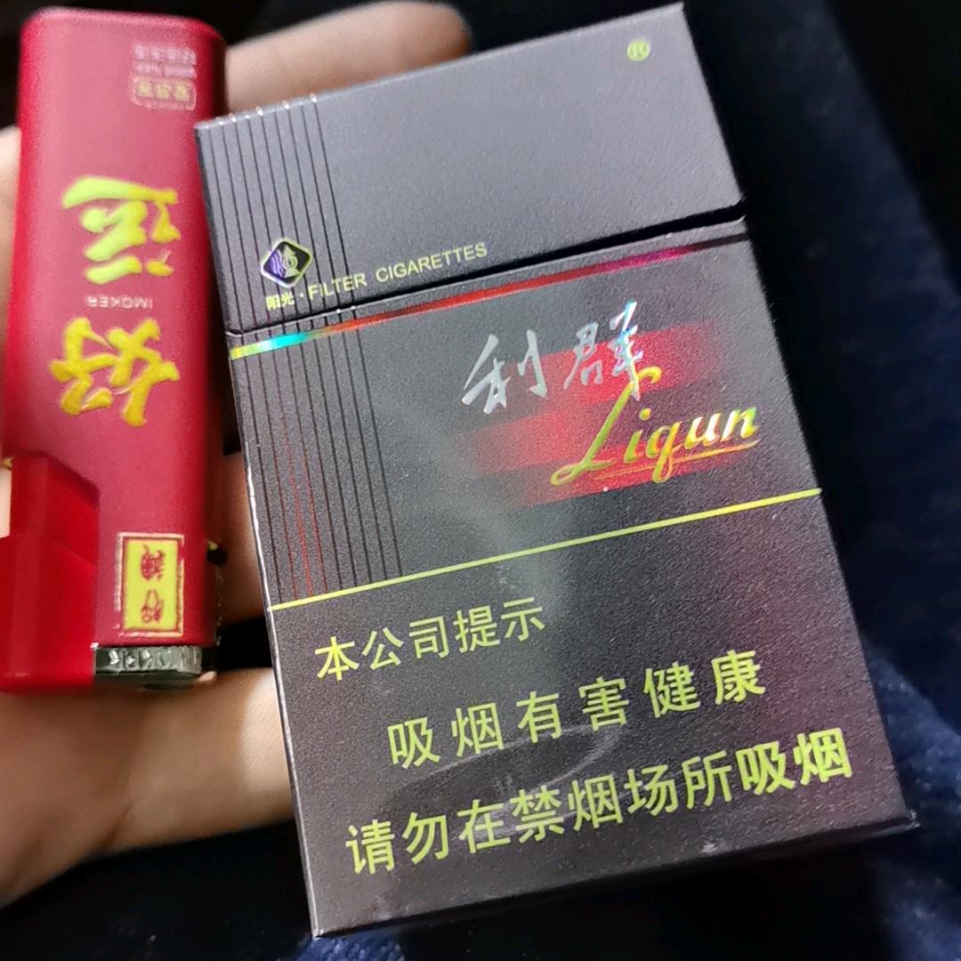 梧桐树下。