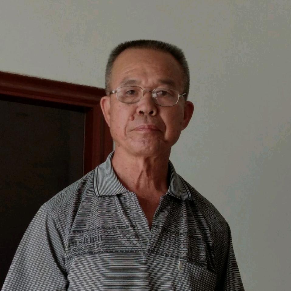 骑电动车学翘头结果摔断三根肋骨的低保老头