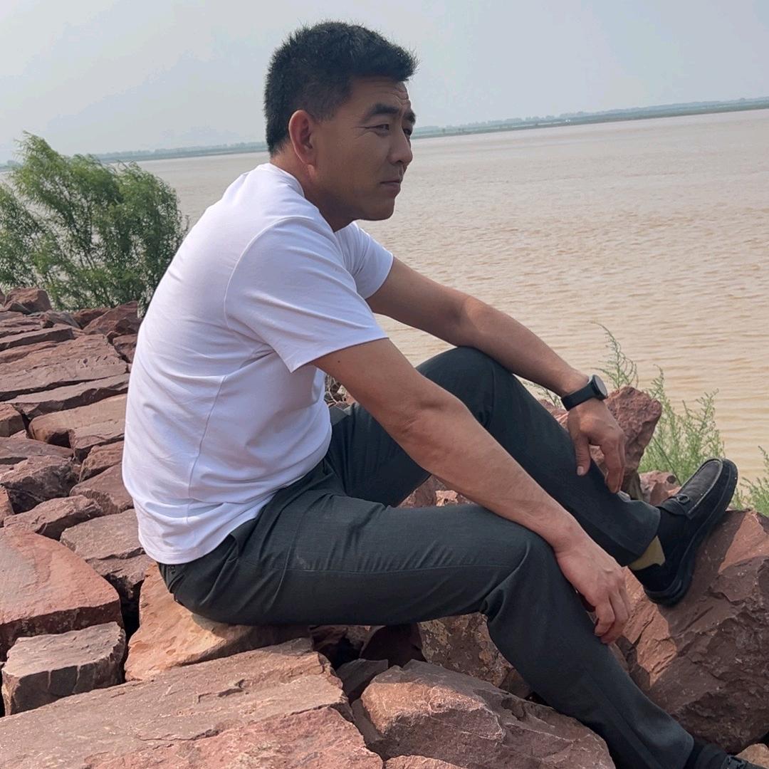 微风吹着浮云