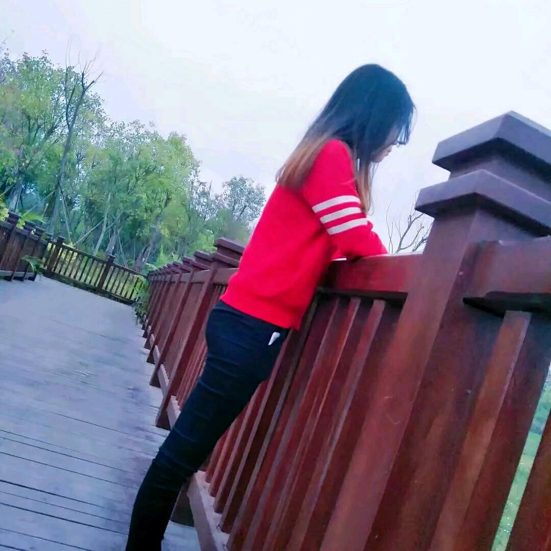 @  困于雨中。