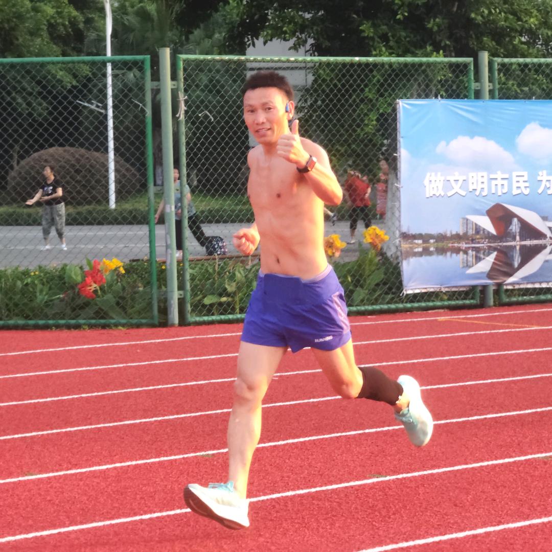 崇州蛋卷哥也是一个爱跑步的八零大叔