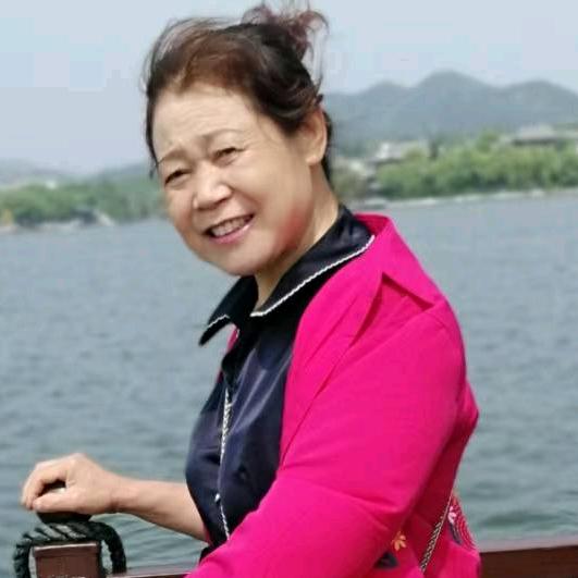 郑郑自媒体首播：每天早上4点46分直播