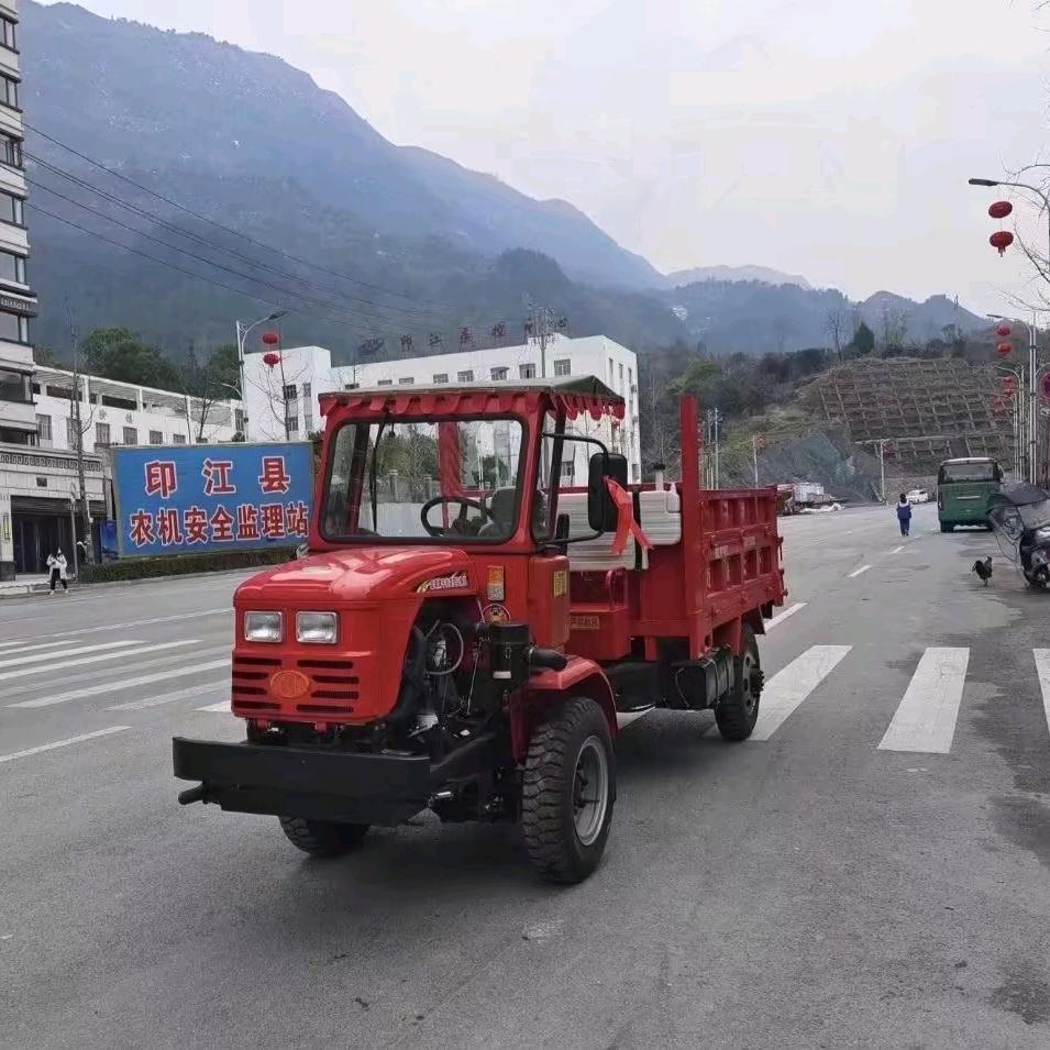 贵州铜仁印江卖拖拉机铲车的小美女