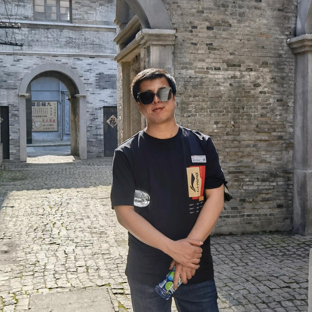 在隰县开家具店的军子