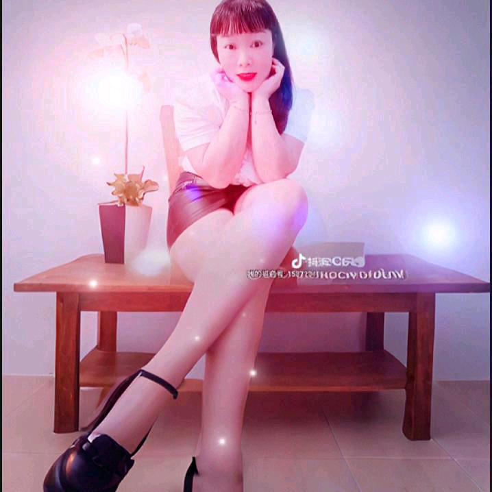 小英绿叶我家幸福。