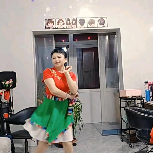爱跳舞的美发师