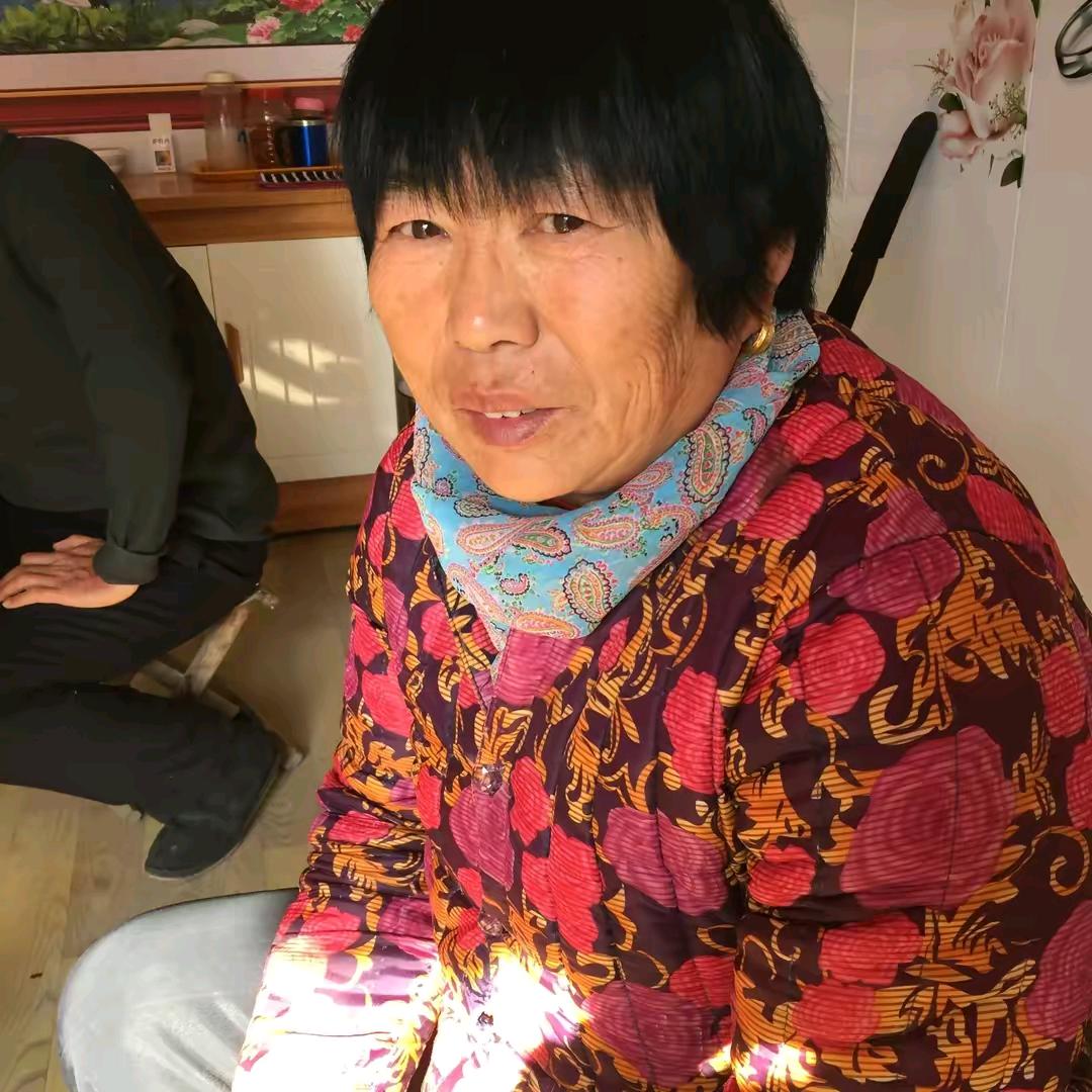 李秀英