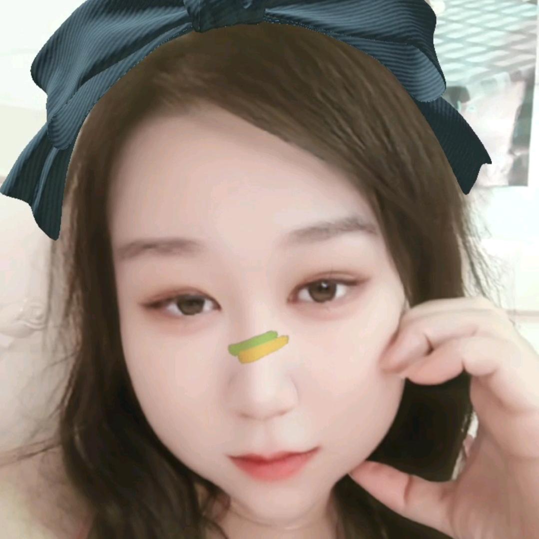 随馨彤彤