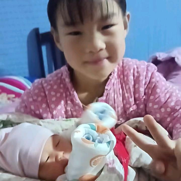 五口之家(๑><๑）