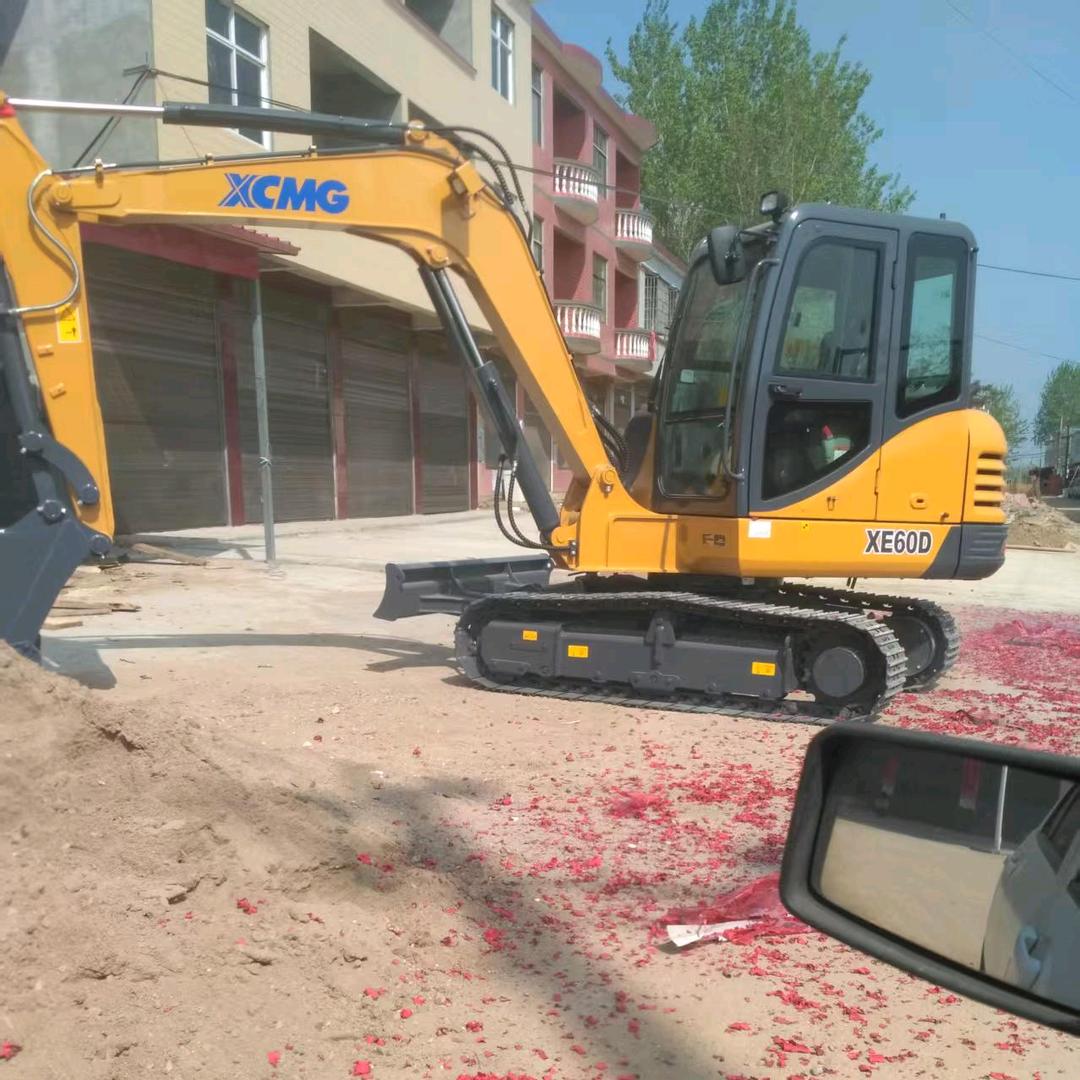 开挖机的李师傅