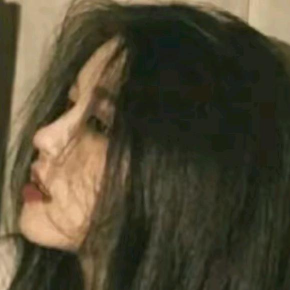 单身孤单的女孩