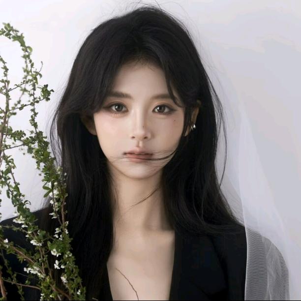 小“F”睡不着～👧🏻