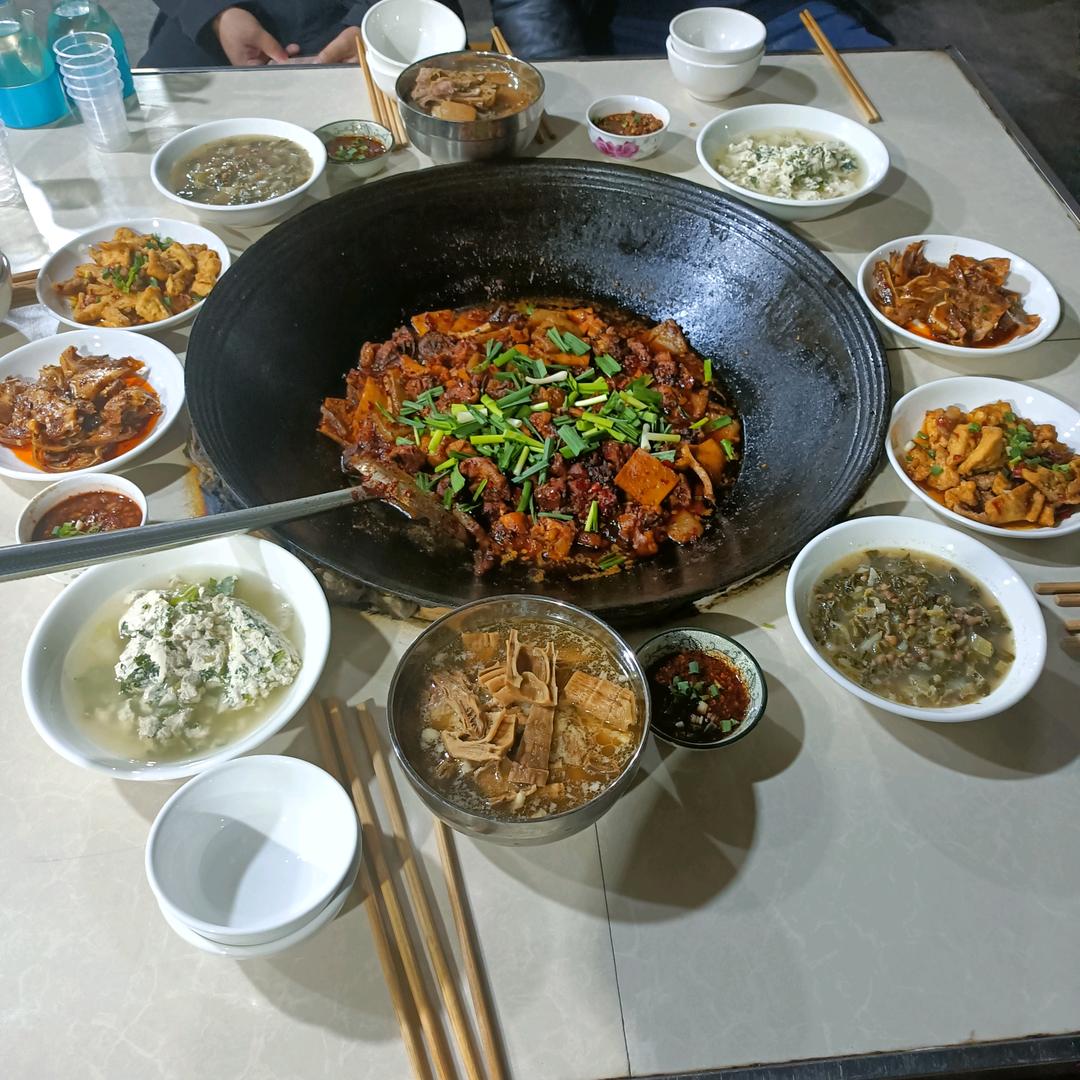 专业柴火鸡朱师傅。