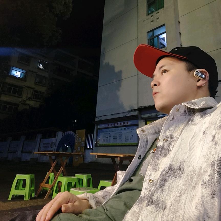 ╰☆╮狼狈の╄→じ☆νě  夜宵摆摊人