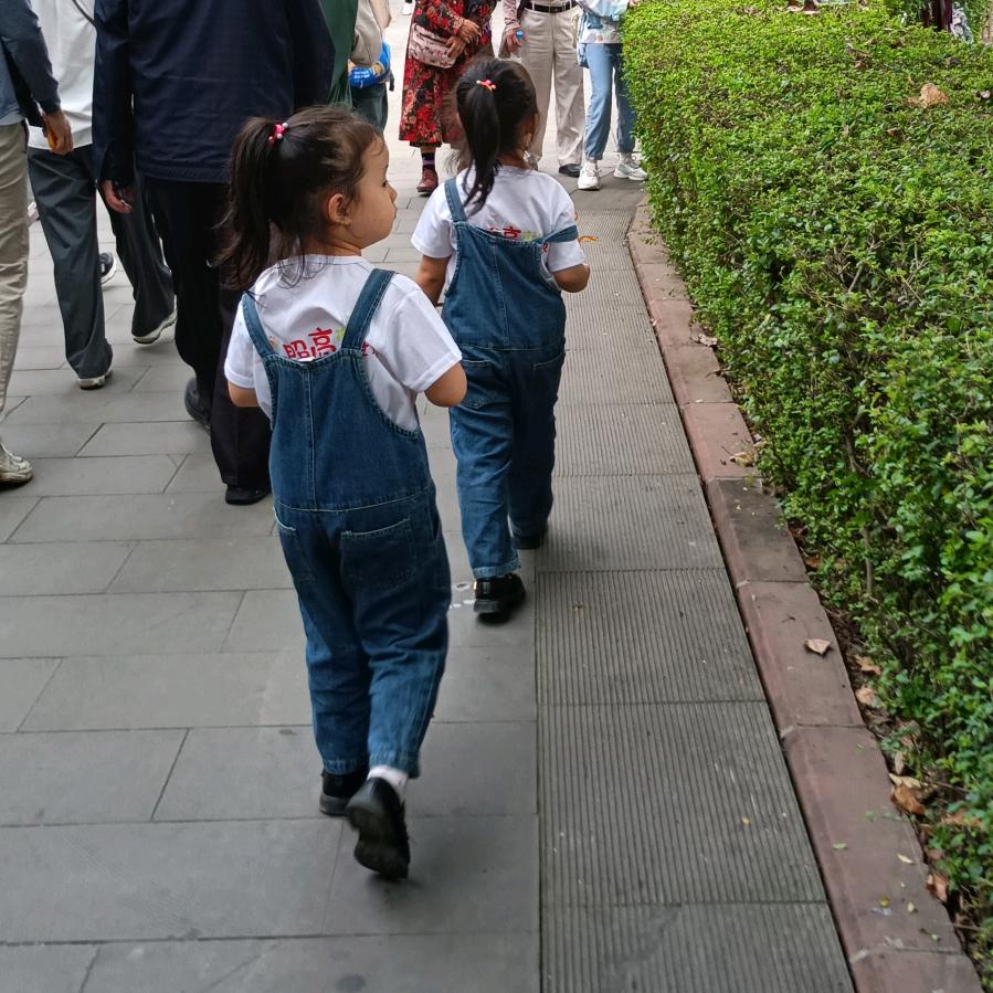 露珠👩‍👩‍👧‍👧🌹🌹🌹