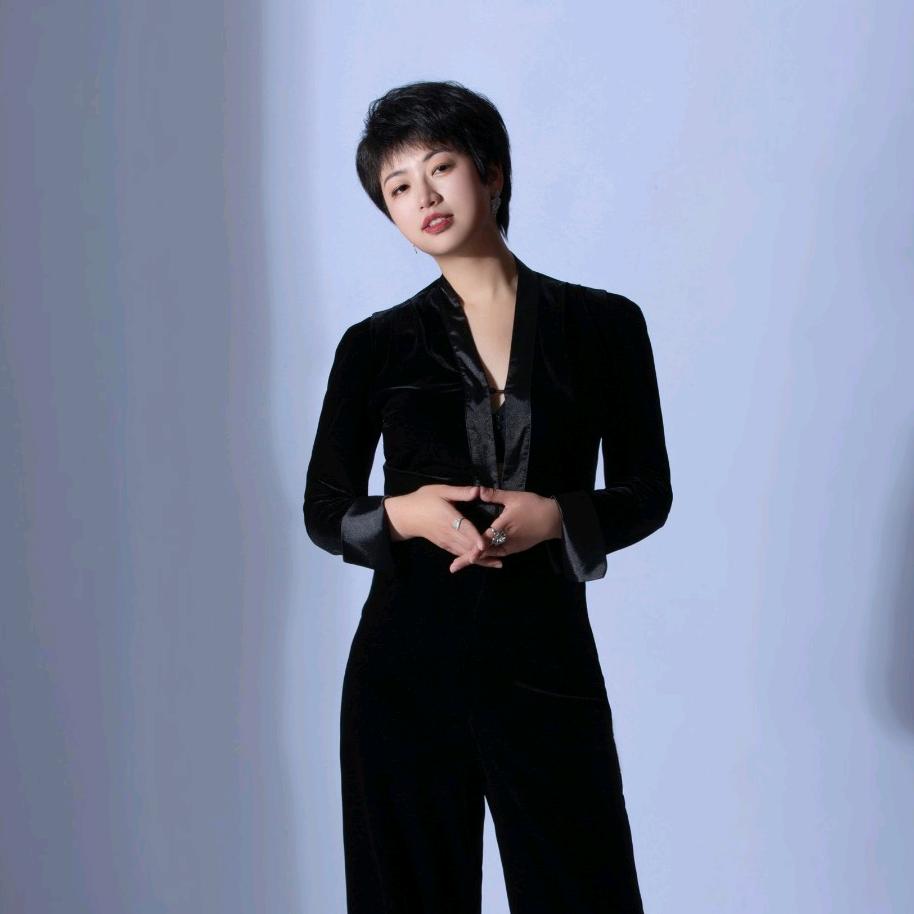 主角无她 西夏微胖穿搭