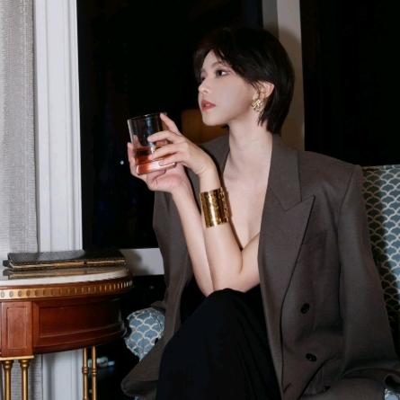 溶溶(时尚穿搭)