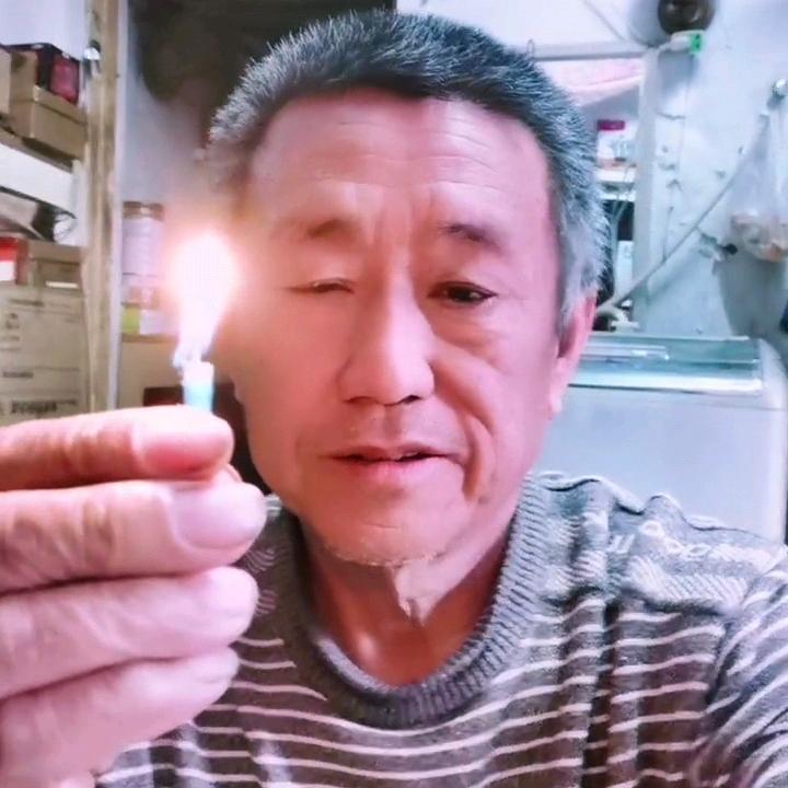 伍万里/
