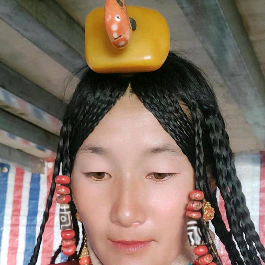 康巴的姑娘。