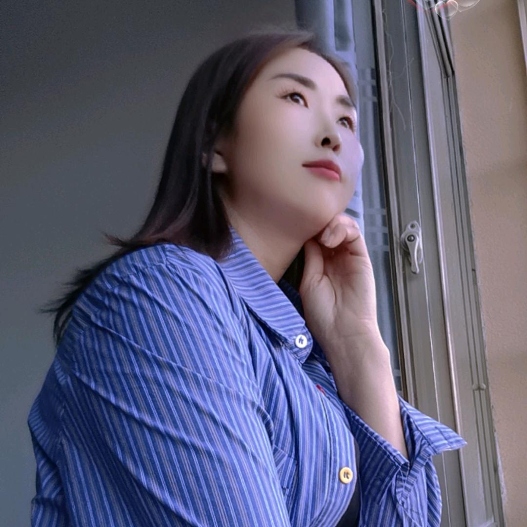 很快乐塔吊小姐姐。