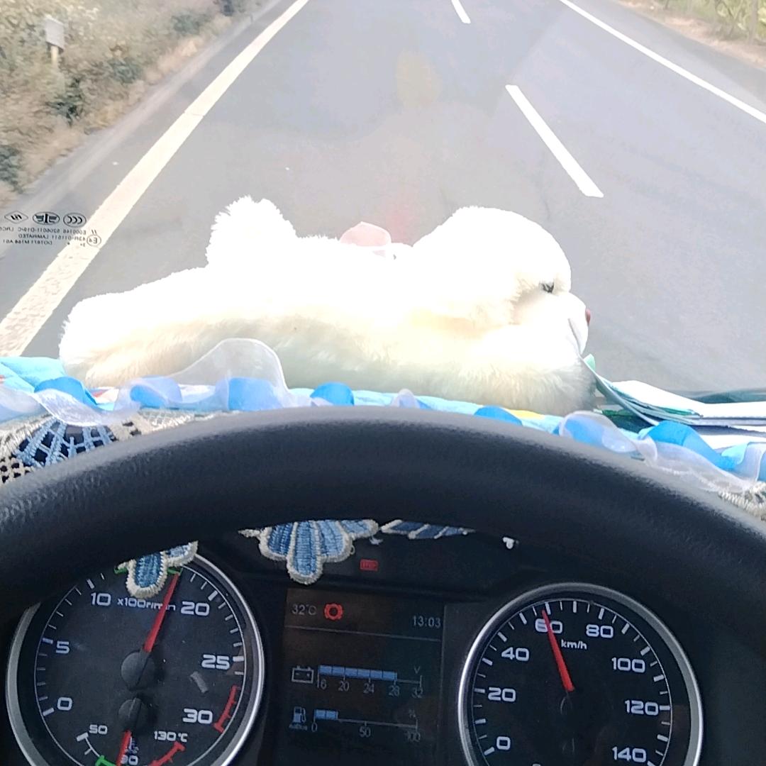 悲伤写在笑容里