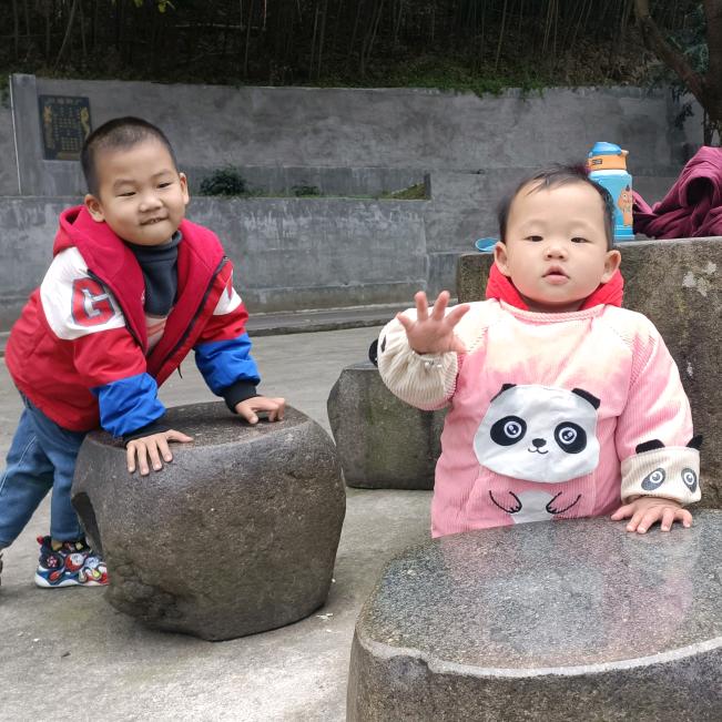航妈在家带两娃