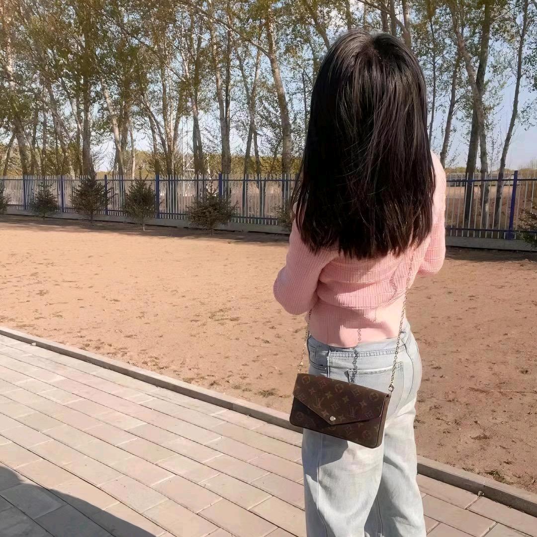 中意李🧸ྀི
