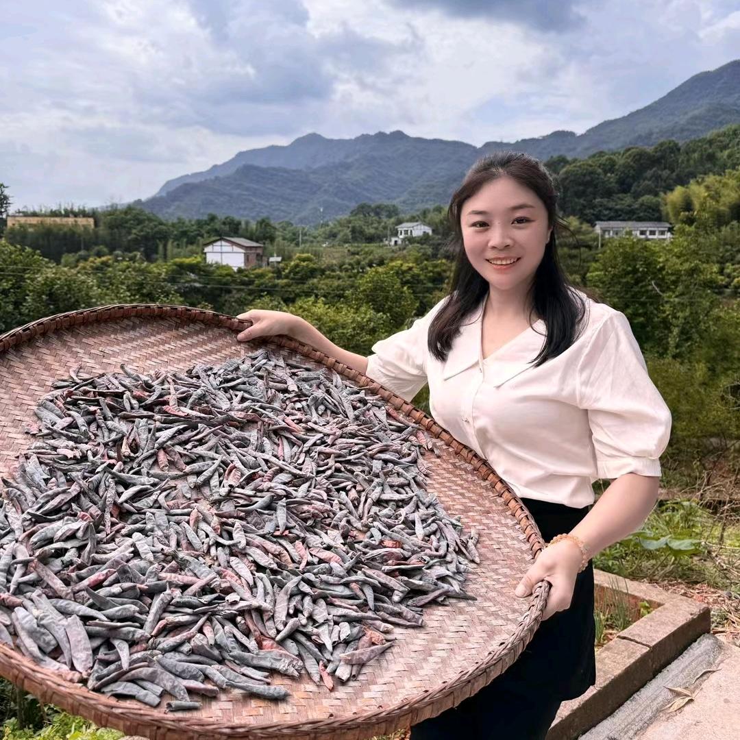 小花姐姐超爱吃