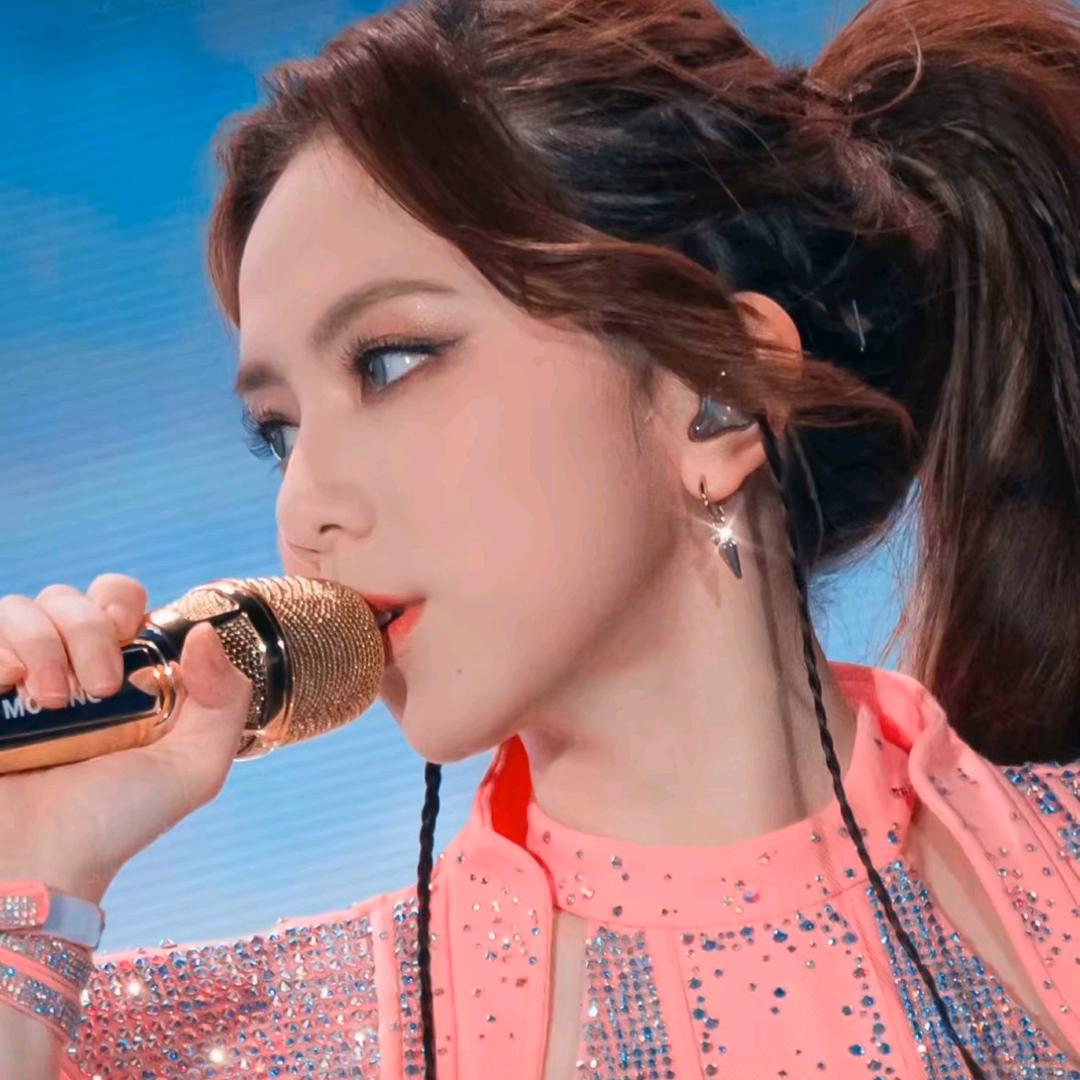 一个初级成年人.