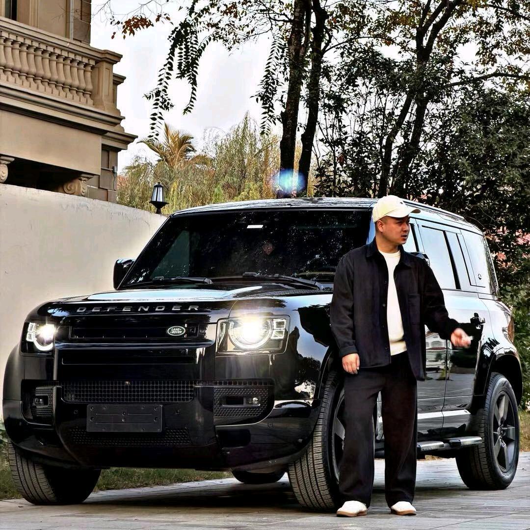 小杨哥爱拍车
