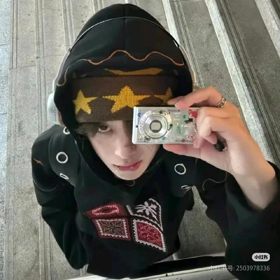 菠蘿 吹雪 (>_<)❄️