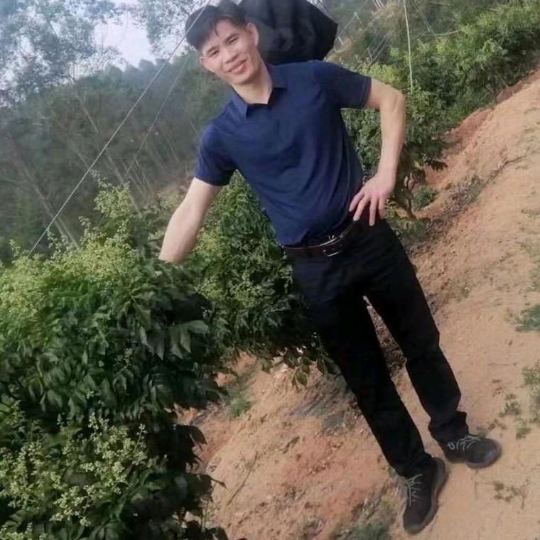 地下商业街长沙臭豆腐，烤鸭肠10元40串